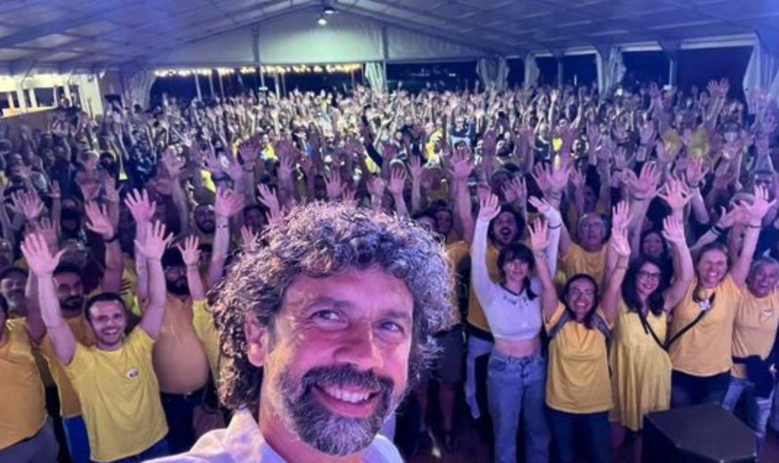 Selfie del neo sindaco di Verona, Damiano Tommasi