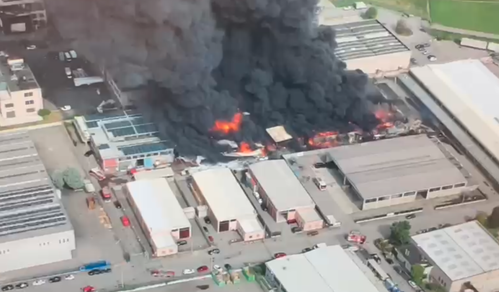 Incendio alla Nitrolchimica di San Giuliano Milanese: 6 feriti, uno è grave