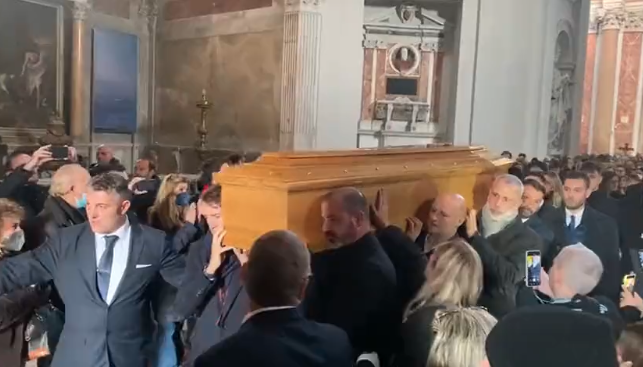 Sinisa Mihajlovic: in migliaia ai funerali a Roma