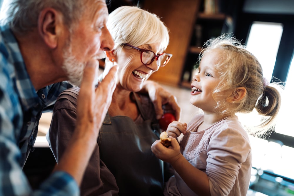 Inflazione: Coldiretti, nonni salvano bilanci in 4 famiglie su 10