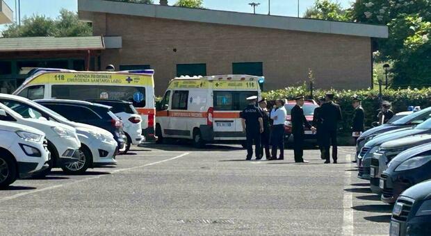 Roma: trovata bimba senza vita in un auto, vani i soccorsi di alcuni militari