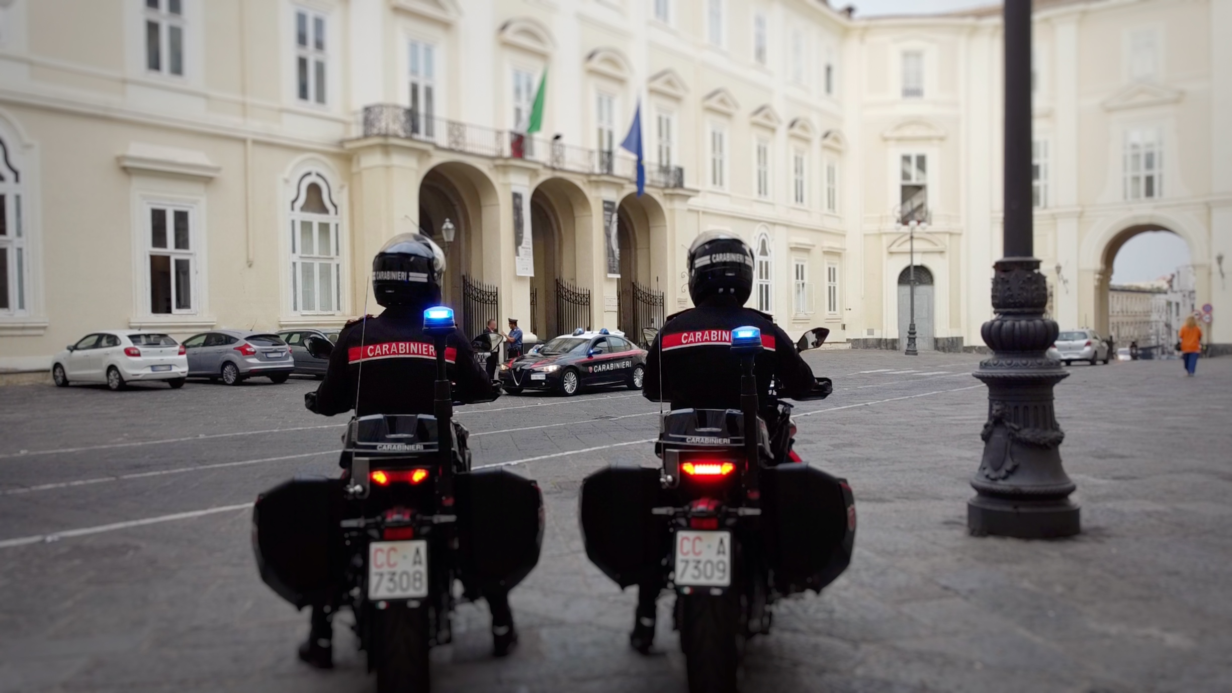 Carabinieri inseguono per chilometri due fuggitivi su uno scooter. Hanno 14 e 15 anni