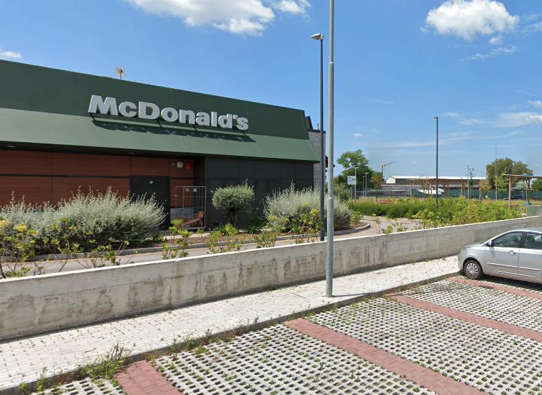 Tentato omicidio davanti al McDonald’s di Sant’Anastasia. Padre e figlio arrestati dai Carabinieri