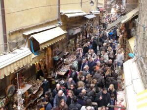 Napoli: stop food a San Gregorio Armeno, vince il Comune