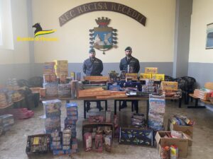 Napoli e provincia: le Fiamme Gialle sequestrano 220 mila artifici pirotecnici illegali, per un peso di oltre 1.200 Kg