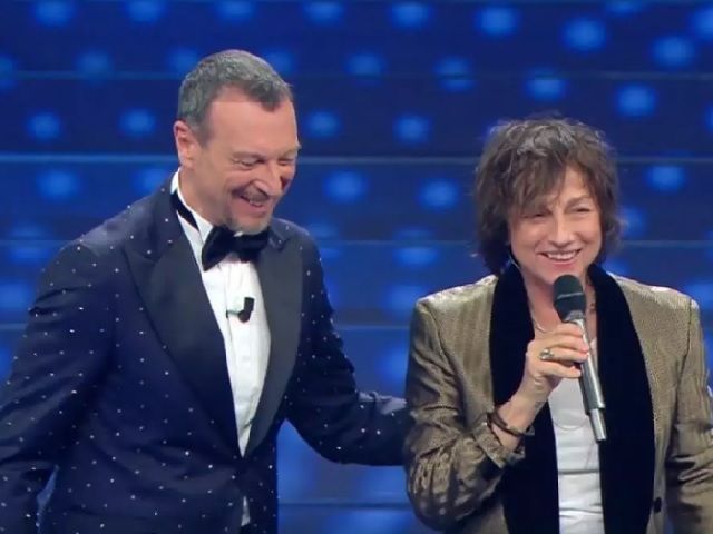 Sanremo 2024: Amadeus annuncia i duetti del venerdì sera. Sul palco Nannini, Cocciante e Vecchioni
