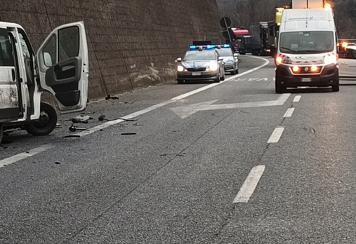 Maxi incidente sulla A12 tra i caselli di Rapallo e Chiavari: un morto e sei feriti, quattro in codice rosso
