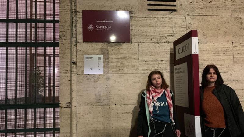 Medioriente: due studentesse incatenate davanti all’Università Sapienza